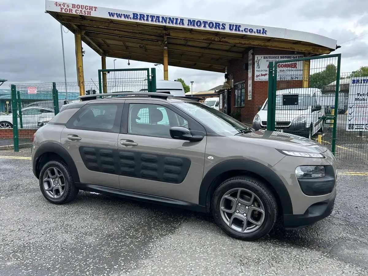 Used Citroën C4 Cactus Feel 110 HP (80 kW) 2015 Grey Hatchback