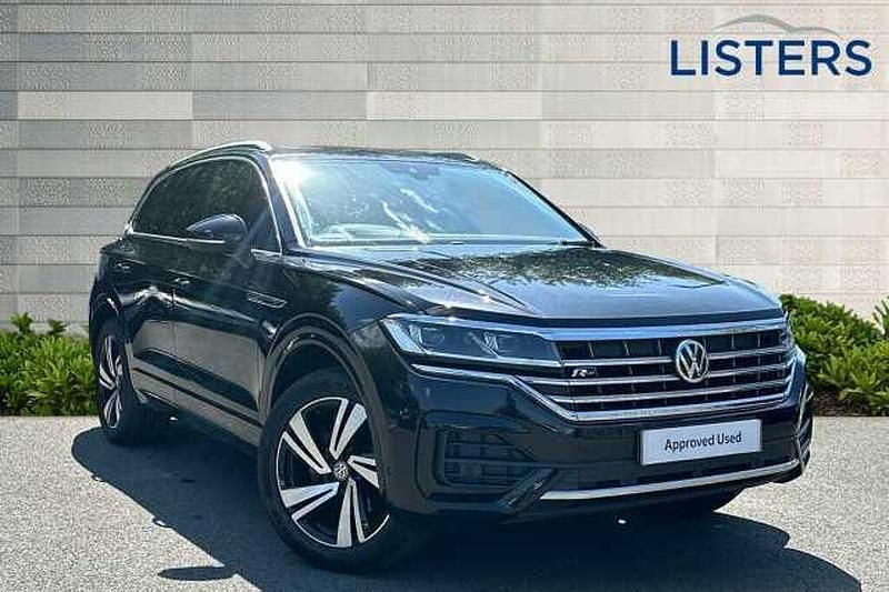 Deep black pearl effect Used 2020 VW Touareg R-line SUV | £30,990 (Fair price) - Image 1/4