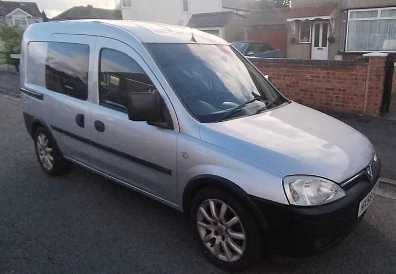 Silver Used 2006 Vauxhall Combo MPV | £950 (Fair price) - Image 1/4