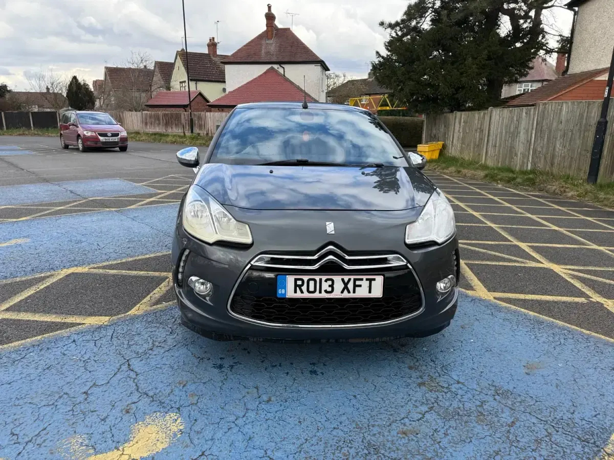 Begagnad Citroën DS3 Cabriolet 2013 Grå Cab