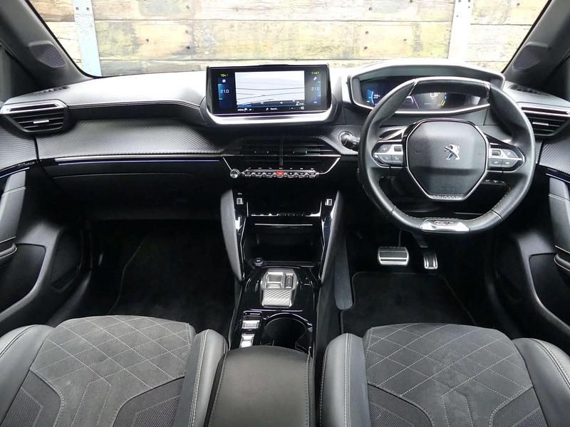 Used Peugeot e-208 Premium 100 kW (136 HP) 2022 White Hatchback