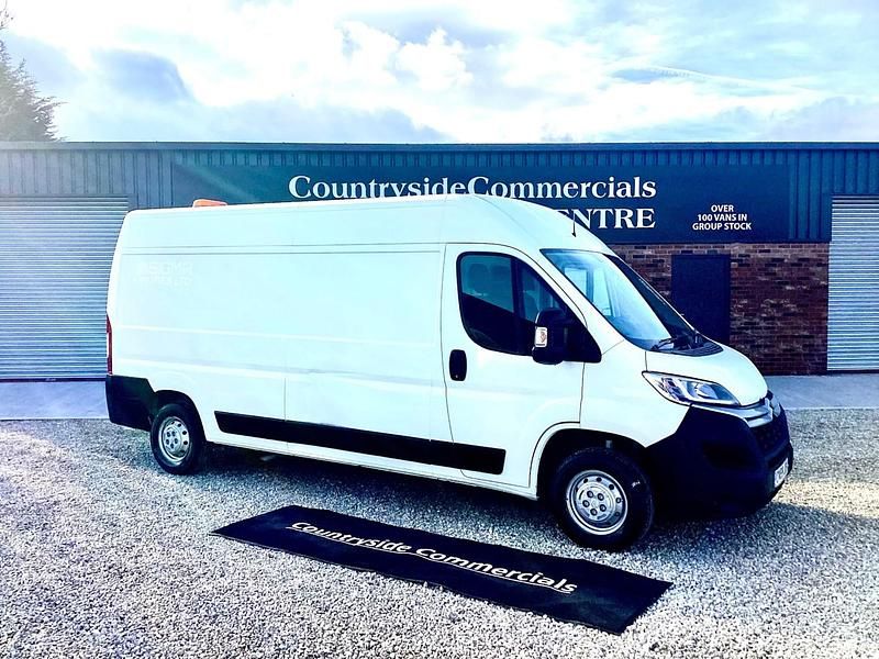 Usado Citroën Relay 140 HP (102 kW) 2019 Branco Van