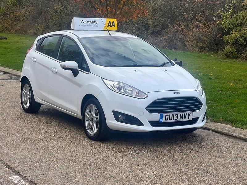 White Used 2013 Ford Fiesta Zetec Hatchback | £4,350 (Fair price) - Image 1/4
