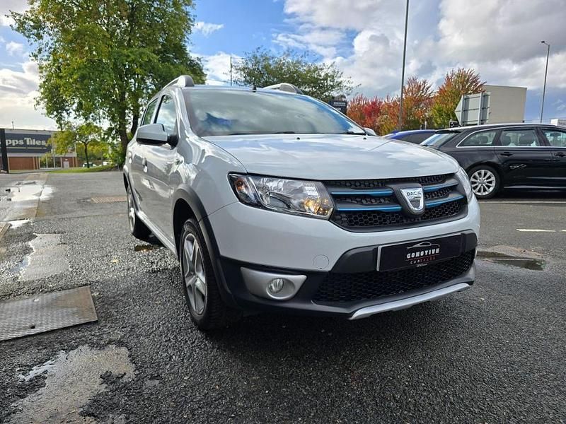 White Used 2015 Dacia Sandero Lauréate Hatchback | £5,250 (Fair price) - Image 1/4
