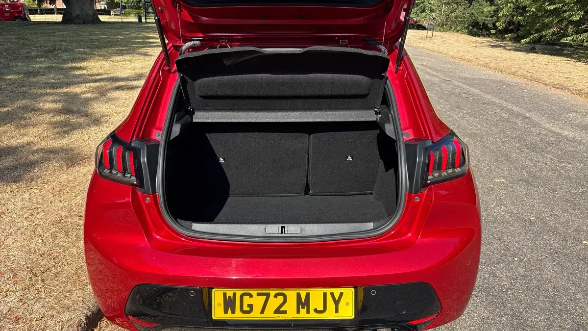 Used Peugeot 208 Allure+ 131 HP (96 kW) 2022 Red Hatchback