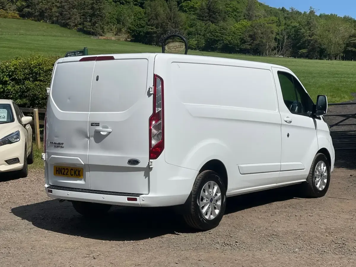Used Ford Transit Custom Limited 130 HP (95 kW) 2022 White Van