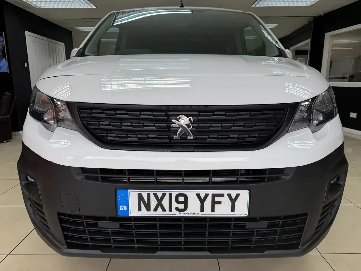Used Peugeot Partner 2019 White MPV