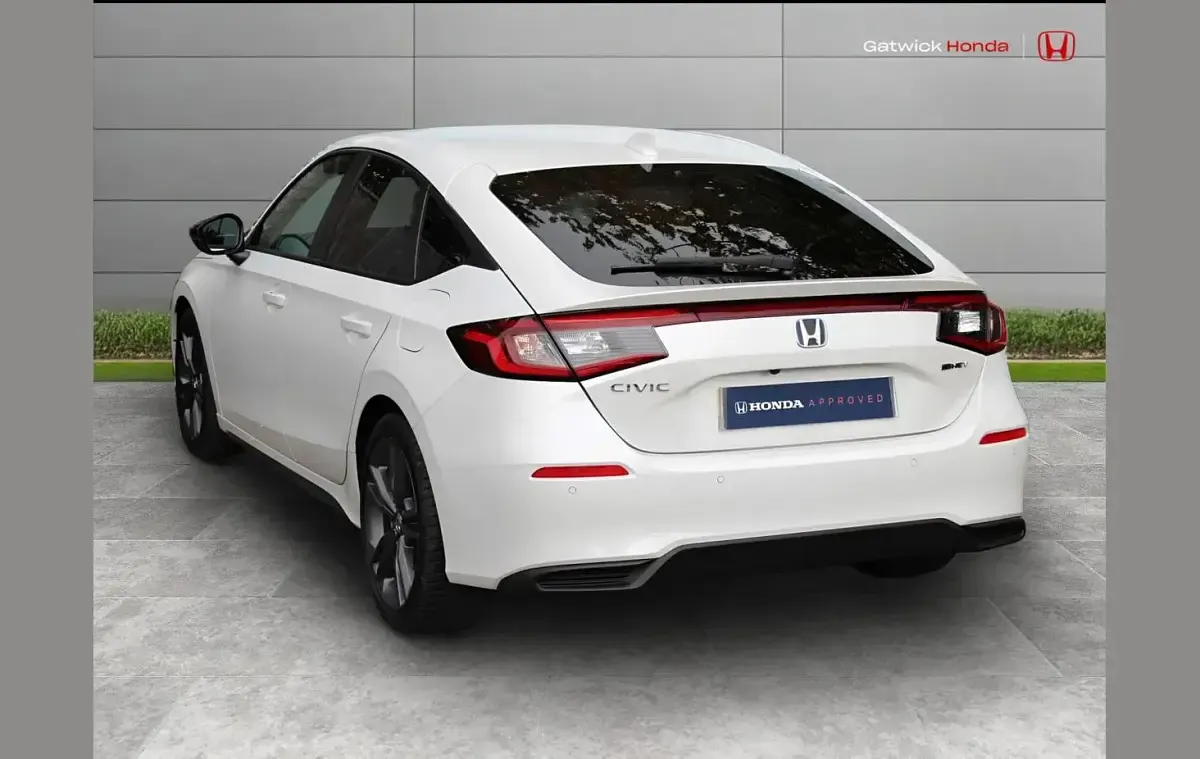 Used Honda Civic Sport 143 HP (105 kW) 2025 Platinum white Hatchback