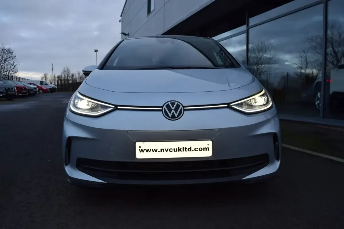 Begagnad VW ID.3 Pro 150 kW (204 HK) 2024 Silver Halvkombi