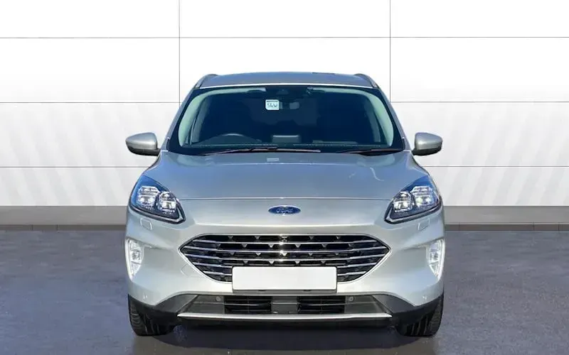 Käytetty Ford Kuga Titanium 150 HP (110 kW) 2020 Hopea Katumaasturi