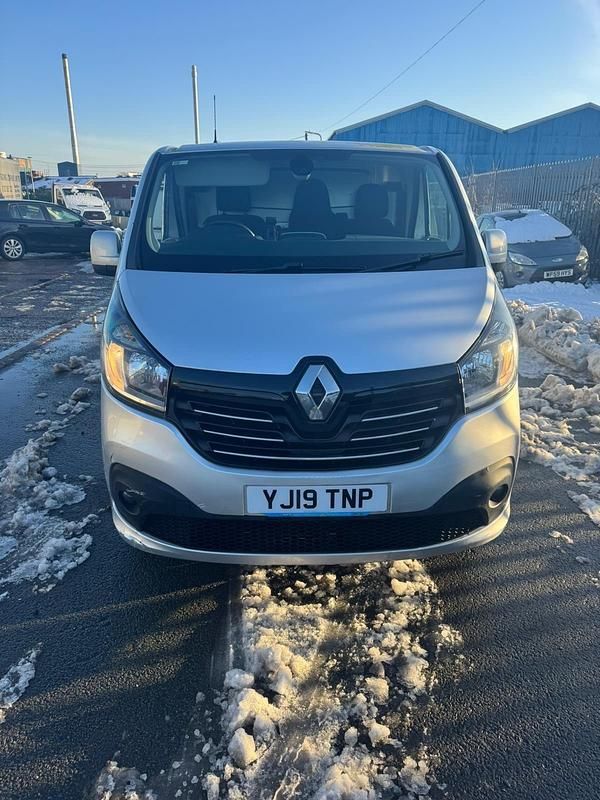 Used Renault Trafic 2019 Silver MPV