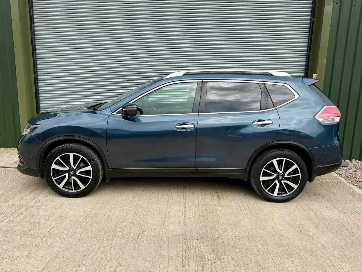 Used Nissan X-Trail Tekna 2017 Blue SUV