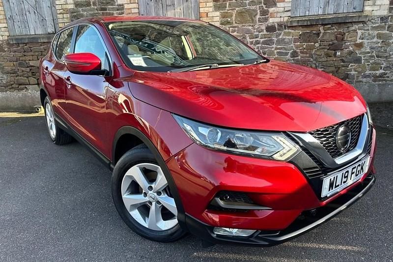 Used Nissan Qashqai Acenta Premium 115 HP (84 kW) 2019 Red SUV