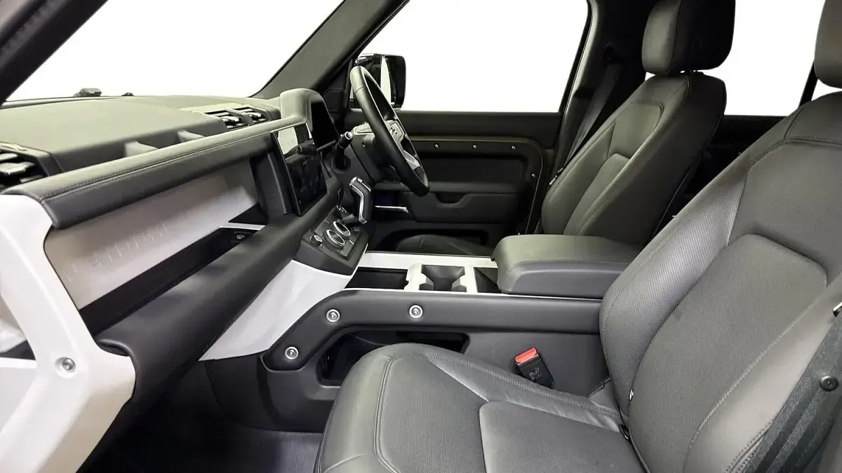 Used Land Rover Defender HSE Dynamic 350 HP (257 kW) 2025 Brown SUV