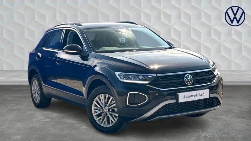 Black Used 2023 VW T-Roc Life SUV | £24,000 (Fair price) - Image 1/4