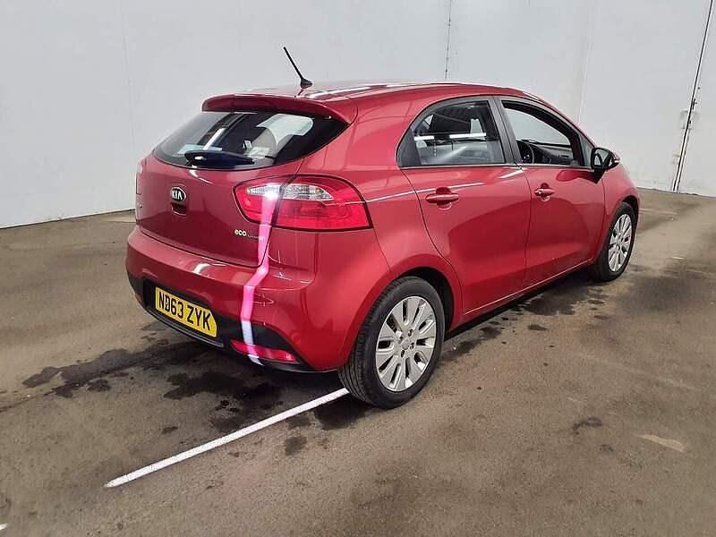 Used Kia Rio 107 HP (78 kW) 2013 Red Hatchback