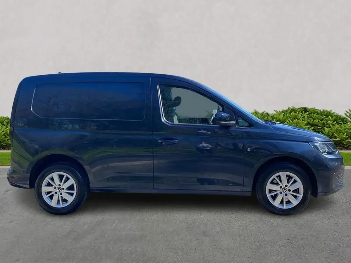 Usado VW Caddy Pro 116 HP (85 kW) 2025 Azul Monovolume