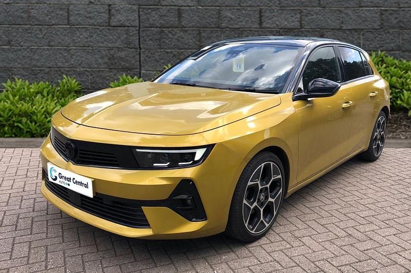 Used Vauxhall Astra Ultimate 130 HP (95 kW) 2024 Yellow Hatchback