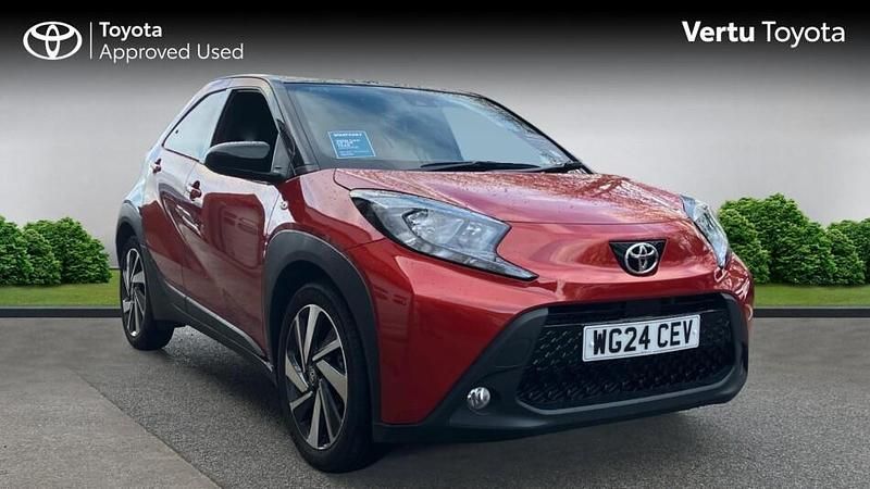 Used Toyota Aygo X 72 HP (52 kW) 2024 Red SUV
