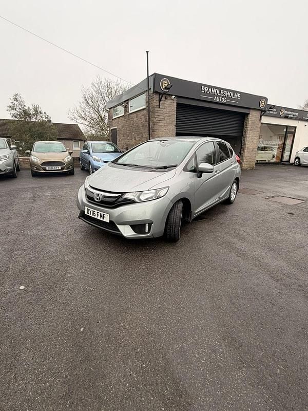Begagnad Honda Jazz SE 102 HK (75 kW) 2016 Silver Halvkombi