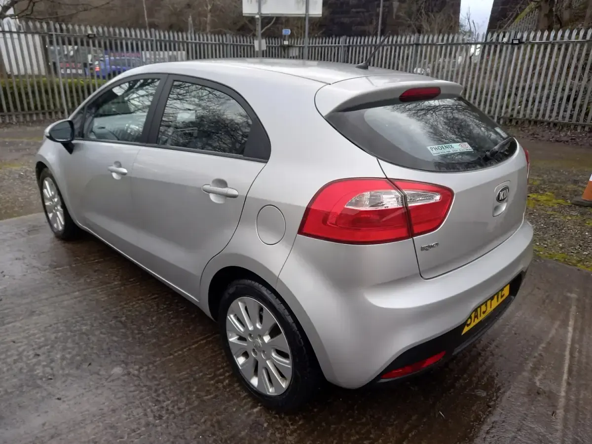 Used Kia Rio 85 HP (62 kW) 2013 Silver Hatchback