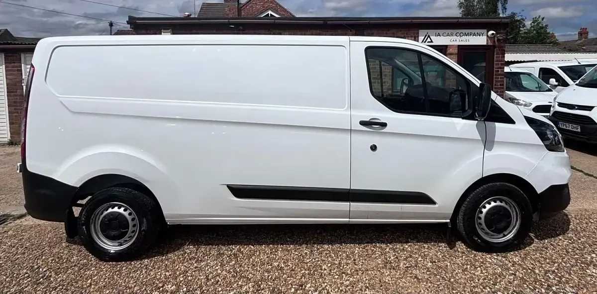 Used Ford Transit Custom 105 HP (77 kW) 2022 White Van