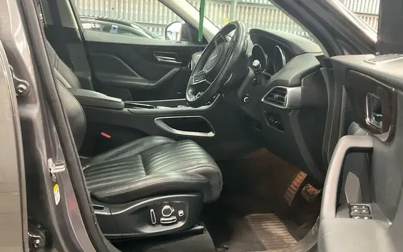 Usado Jaguar F-Pace Portfolio 241 HP (177 kW) 2020 SUV