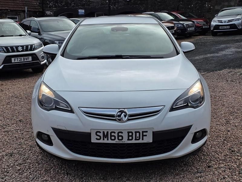 Used Vauxhall Astra GTC SRi 2016 White Hatchback