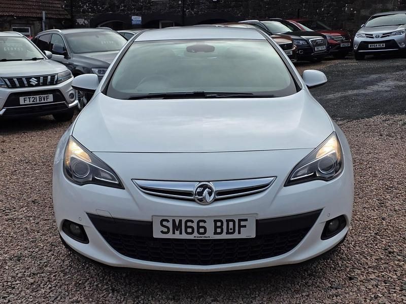 Used Vauxhall Astra GTC SRi 2016 White Hatchback