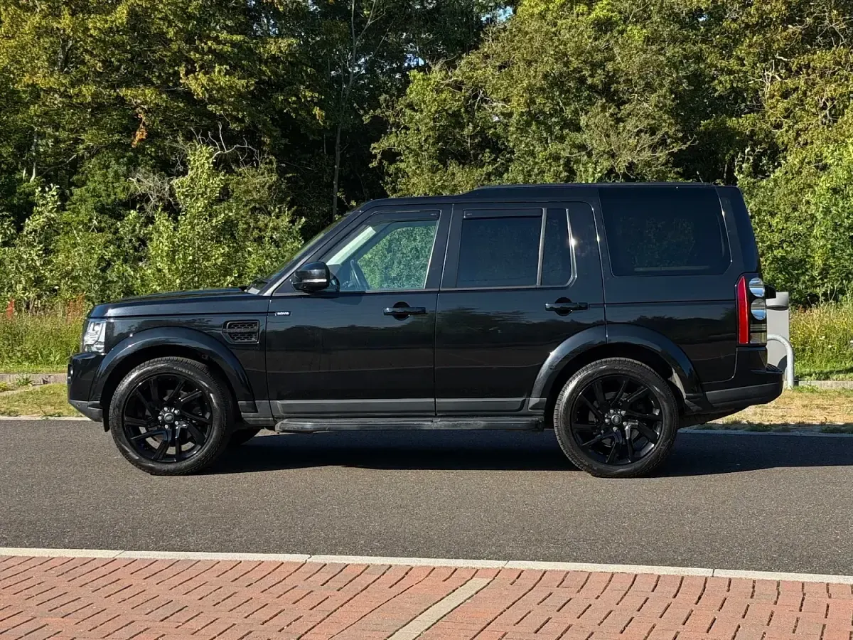Used Land Rover Discovery SE 256 HP (188 kW) 2016 Black SUV