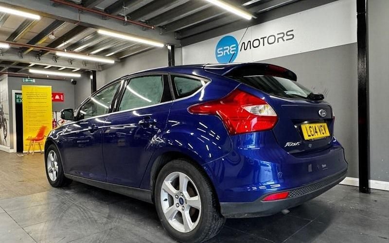 Used Ford Focus Zetec 105 HP (77 kW) 2014 Blue Hatchback