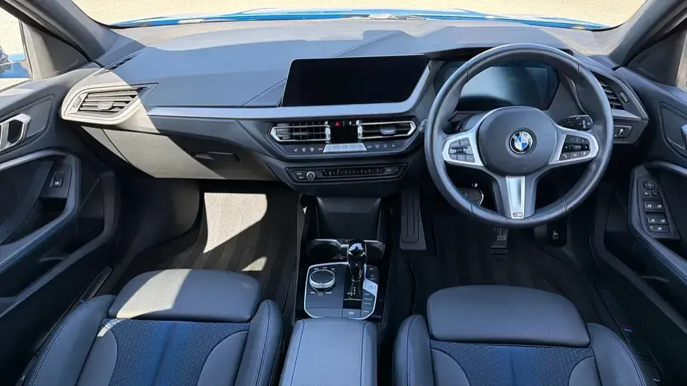 Gebraucht BMW 118 M Sport 134 PS (98 kW) 2024 Blau Kleinwagen
