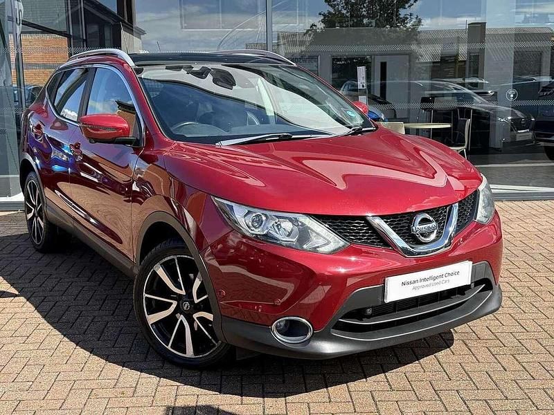 Red Used 2017 Nissan Qashqai Tekna SUV | £9,499 (Fair price) - Image 1/3