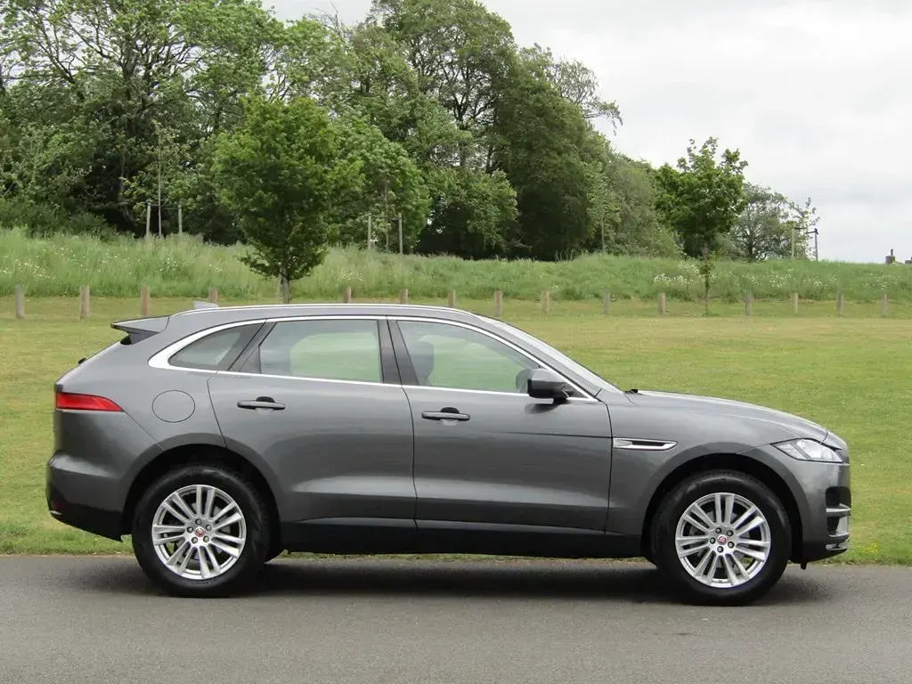 Usado Jaguar F-Pace Portfolio 2016 Cinzento SUV