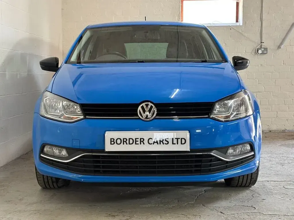 Used VW Polo Design 59 HP (43 kW) 2015 Blue Hatchback