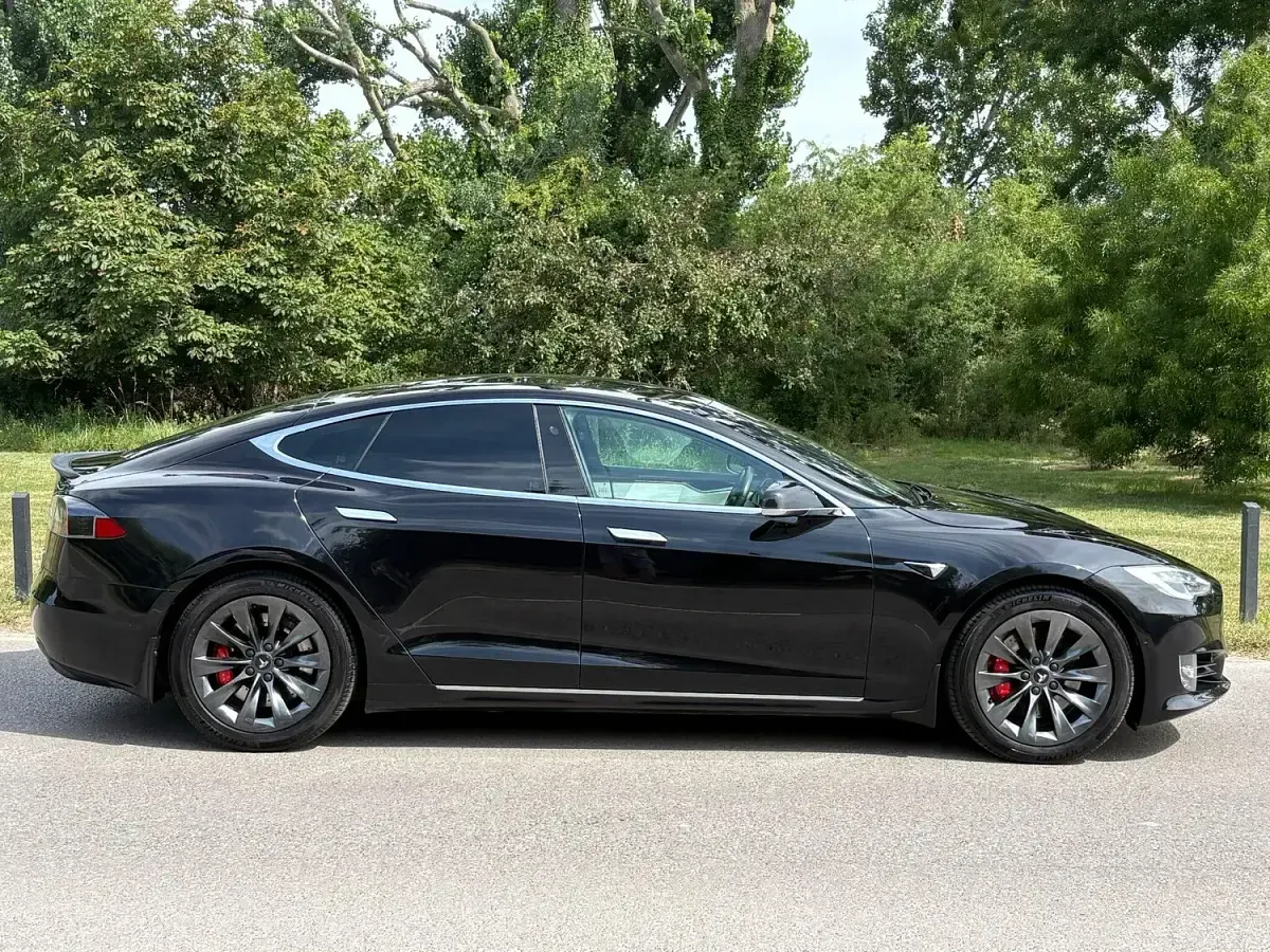 Used Tesla Model S 503 kW (685 HP) 2018 Black Hatchback