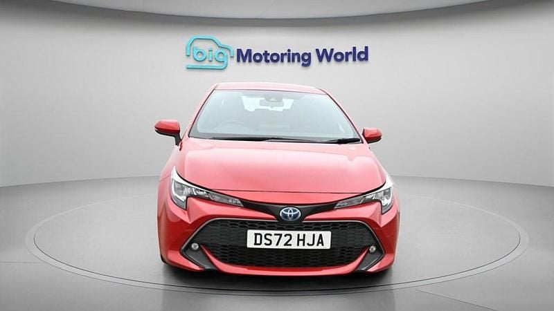 Used Toyota Corolla 140 HP (102 kW) 2023 Red Hatchback
