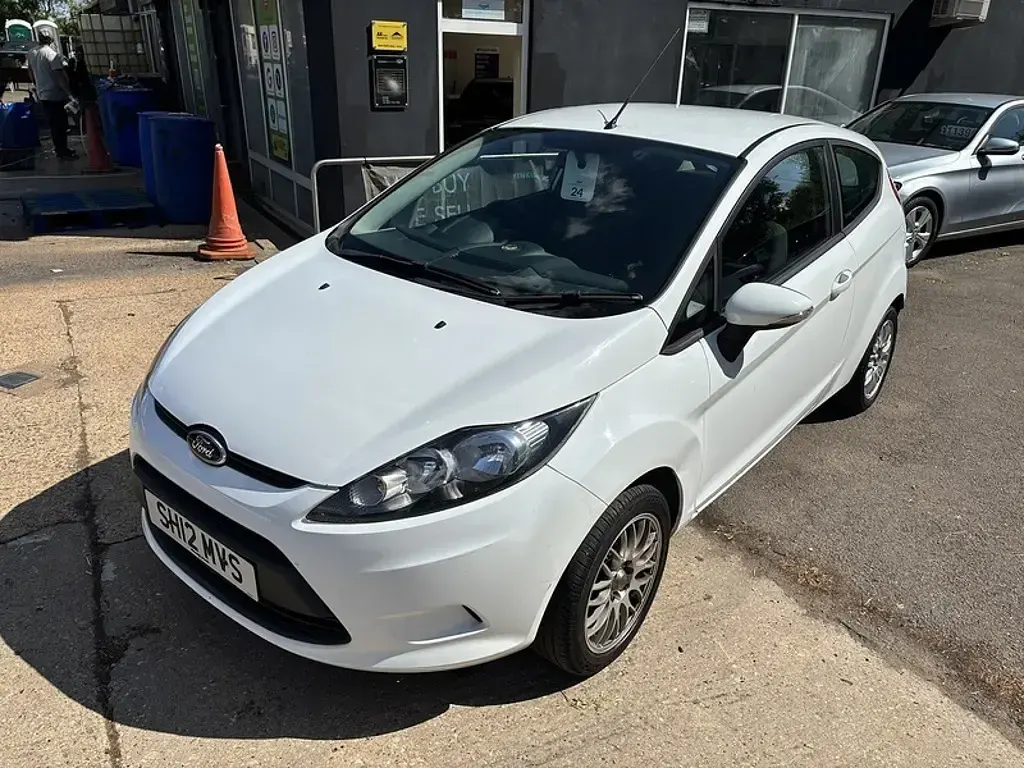 Used Ford Fiesta Style 86 HP (63 kW) 2012 White Hatchback