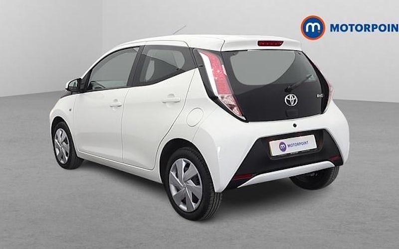 Used Toyota Aygo X-play 69 HP (50 kW) 2018 Hatchback