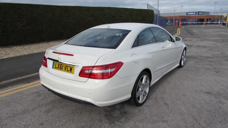 Used Mercedes E220 170 HP (125 kW) 2011 White Coupe