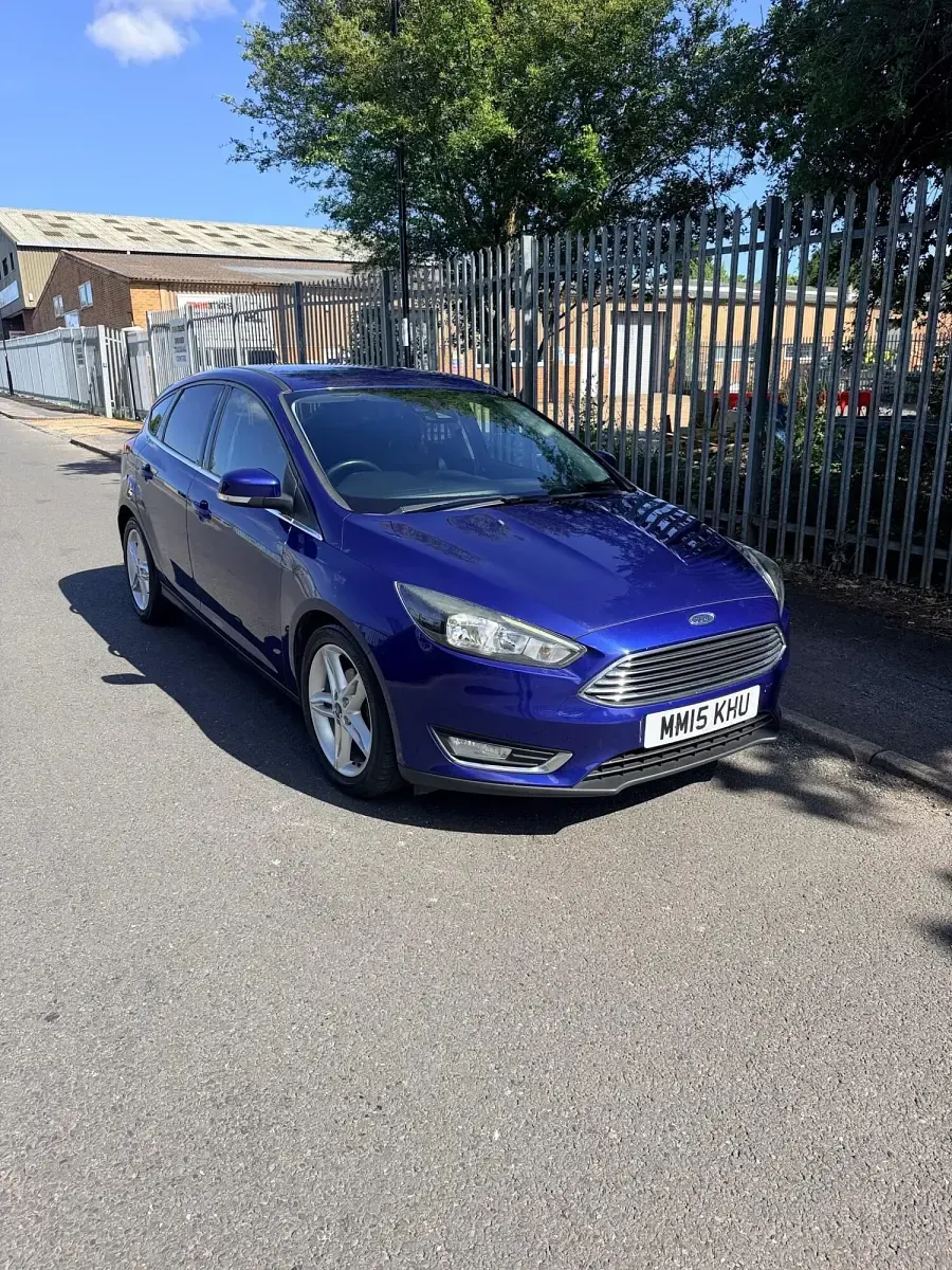 Used Ford Focus Titanium 120 HP (88 kW) 2015 Blue Hatchback