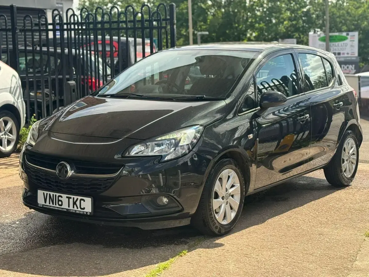 Used Vauxhall Corsa Design Edition 75 HP (55 kW) 2016 Black Hatchback