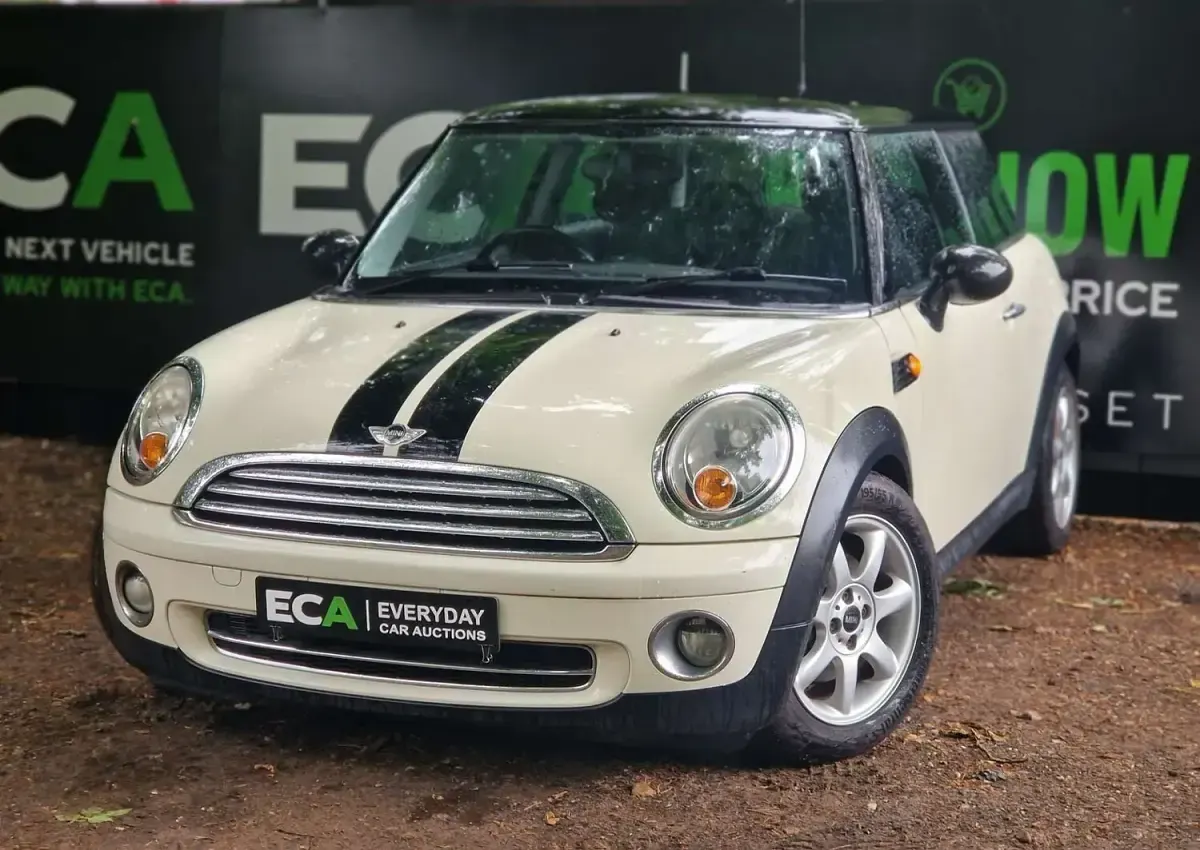 Used Mini Cooper Hatch 2009 White Hatchback