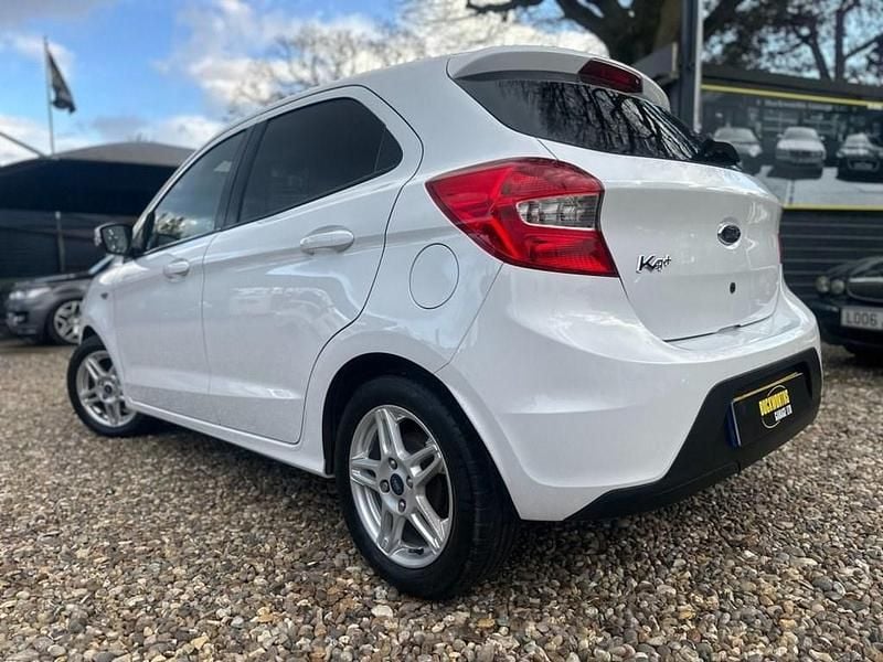 Used Ford Ka Plus Zetec 70 HP (51 kW) 2018 White Hatchback