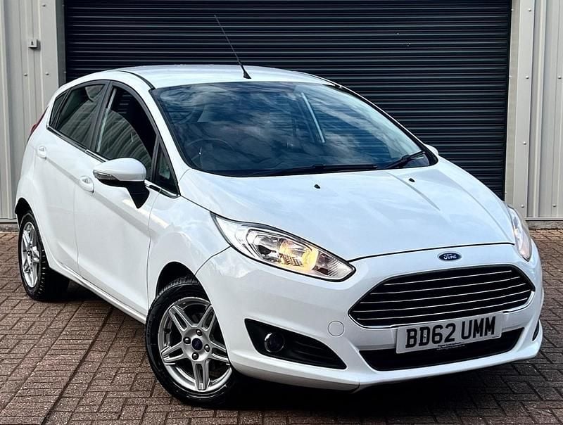 White Used 2013 Ford Fiesta Zetec Hatchback | £2,996 (Good price) - Image 1/4