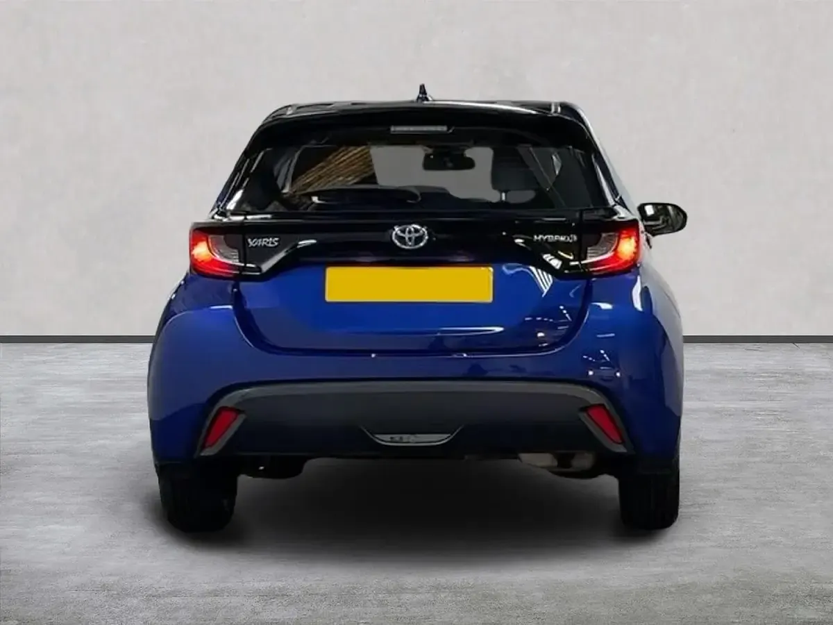 Used Toyota Yaris Design 116 HP (85 kW) 2023 Blue Hatchback