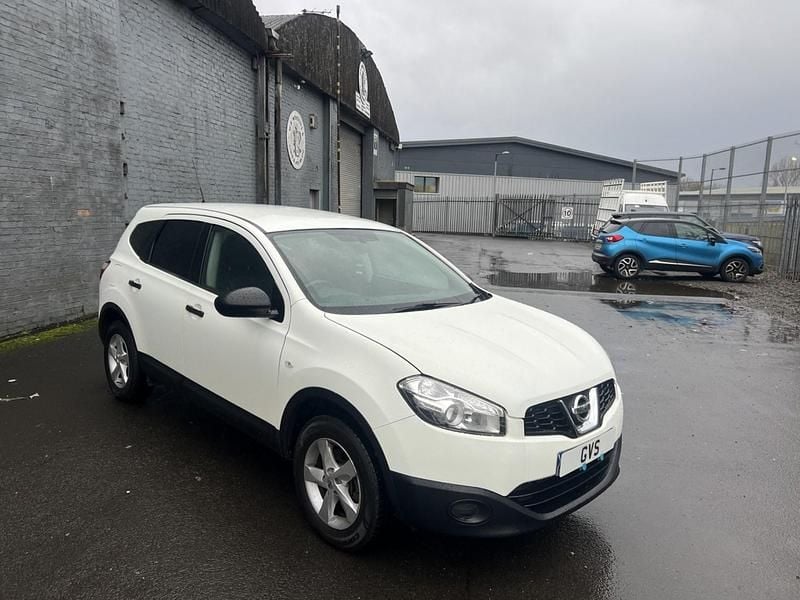 White Used 2011 Nissan Qashqai +2 Visia SUV | £3,690 (Good price) - Image 1/4