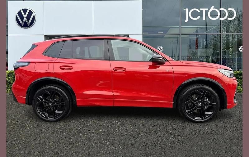 Used VW Tiguan R-line 267 HP (196 kW) 2025 Red SUV