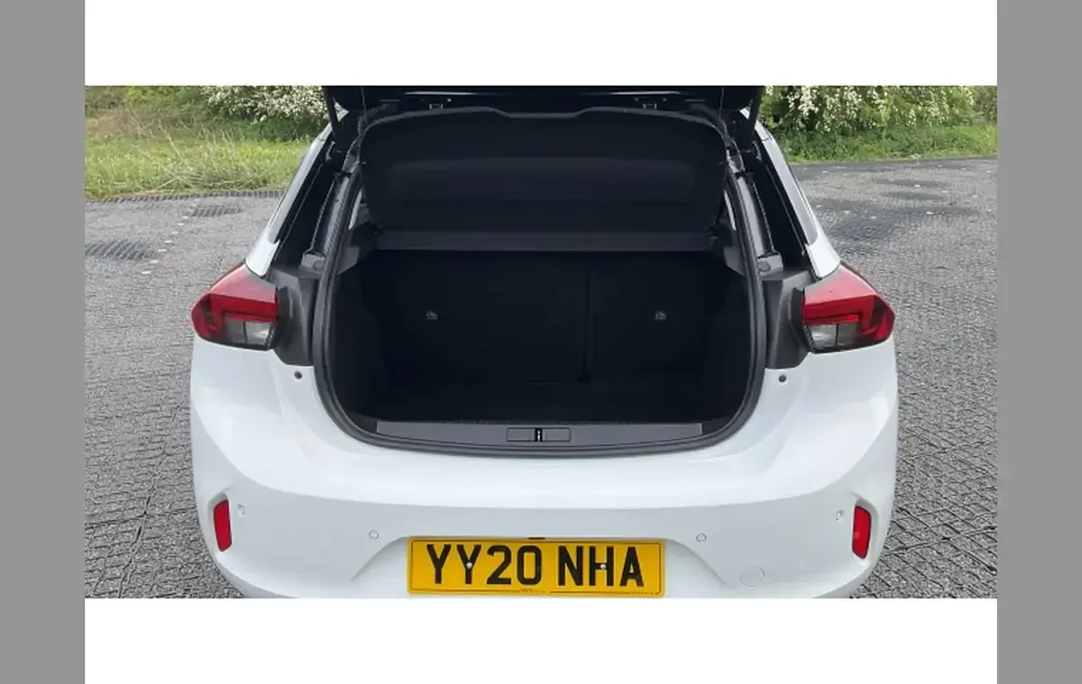 Używany Vauxhall Corsa Elite 102 KM (75 kW) 2019 Biały Hatchback