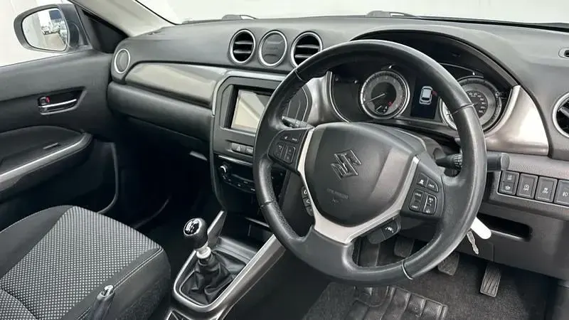 Gebraucht Suzuki Vitara SZ-T 129 PS (94 kW) 2022 Silber SUV